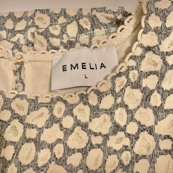 EMELIA Sleeveless‎ Layered Print Top - Picture 5 of 7